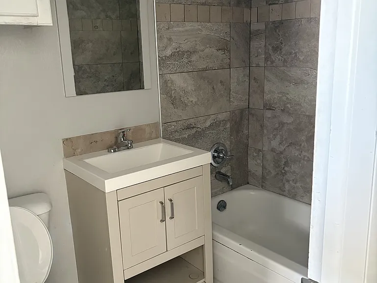 343 SE 44th St #3 — Photo 4