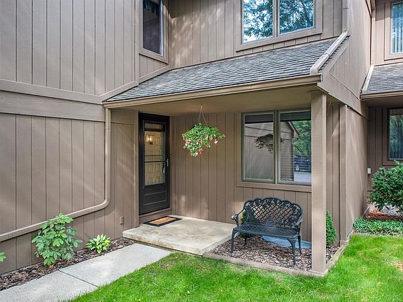 2nd image of 587 Park Pl #22