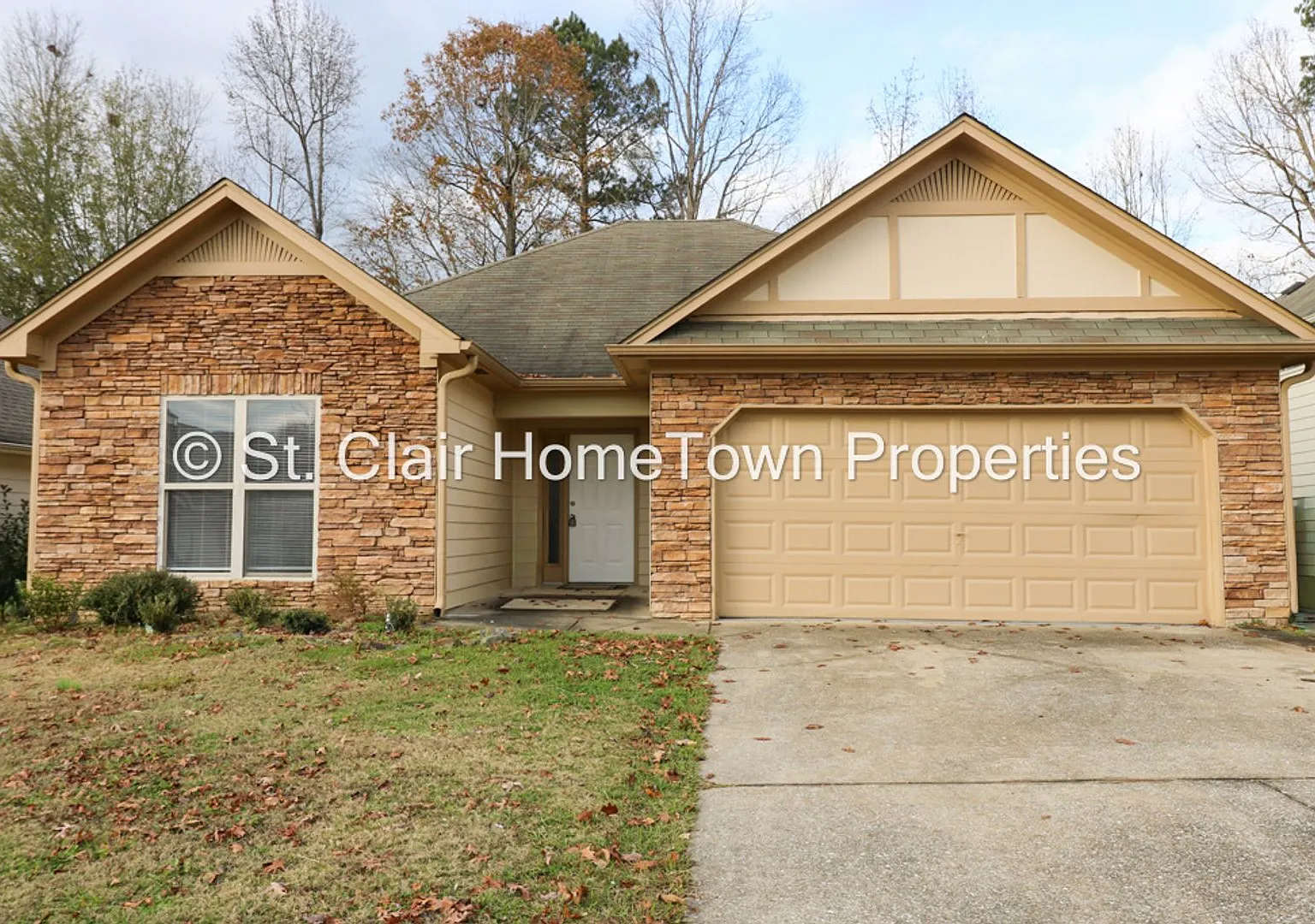 Family Home in Fox Hollow — Photo 1