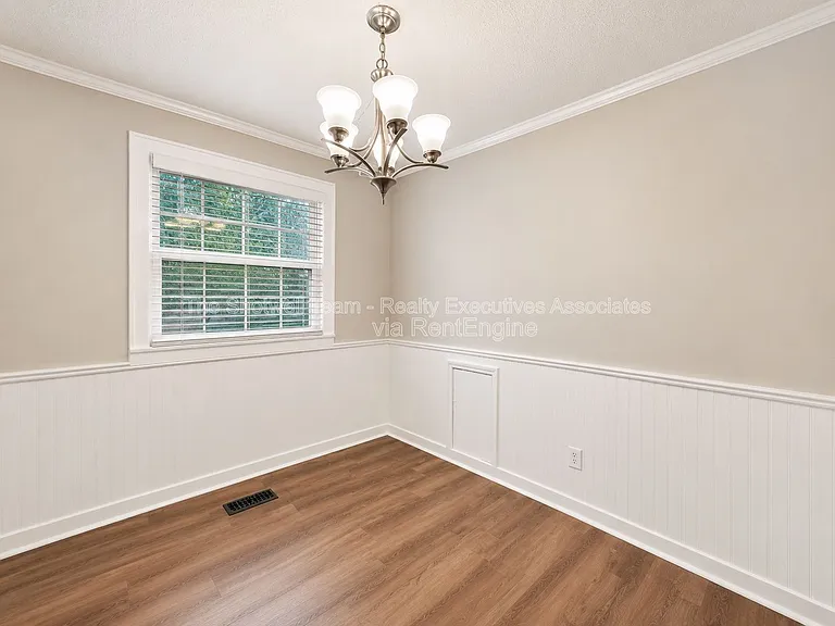 2540 Larkwood Ln — Photo 7