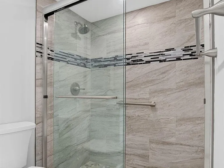11 Brittany Ave #A — Photo 27