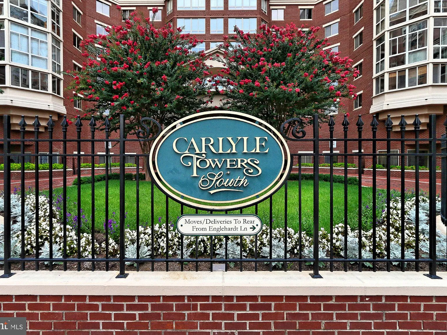 Carlyle Towers — Photo 1