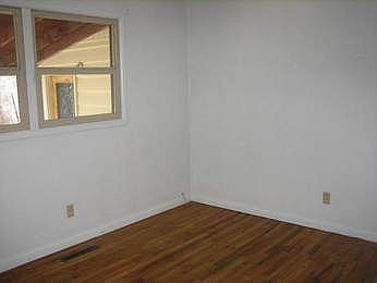 3rd image of 305 Lincoln Dr