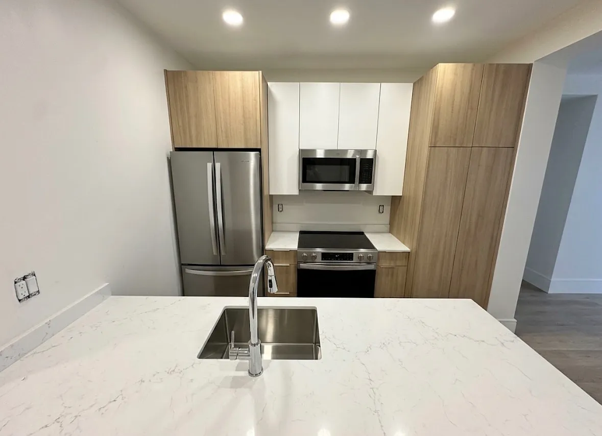 2 bed, 820 sqft, $3,600 — Photo 2