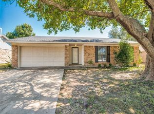 1106 Kent Dr, Gainesville, TX 76240