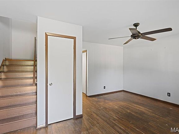 4th image of 2239 University St