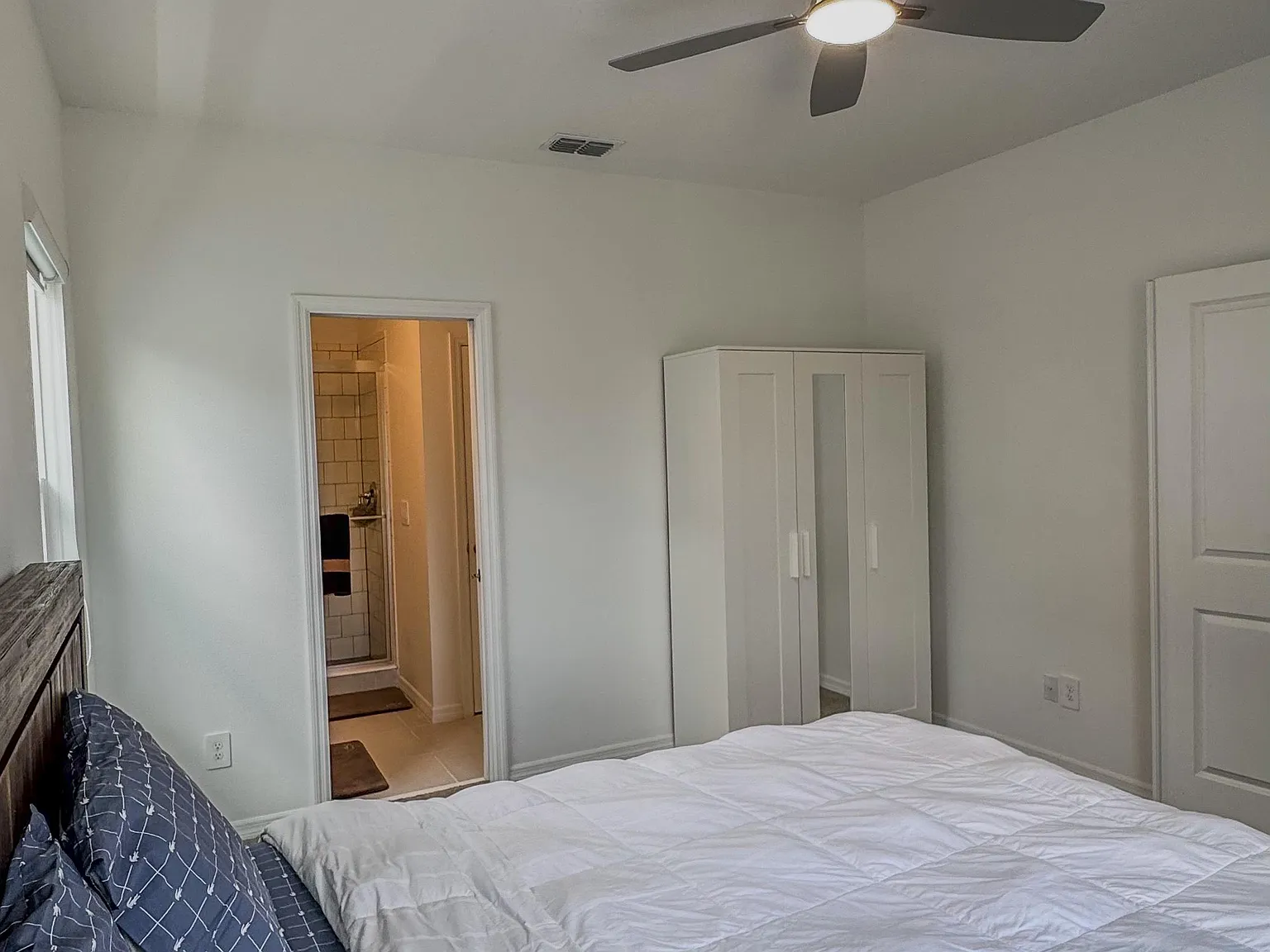 1 bed, 168 sqft, $975 — Photo 2