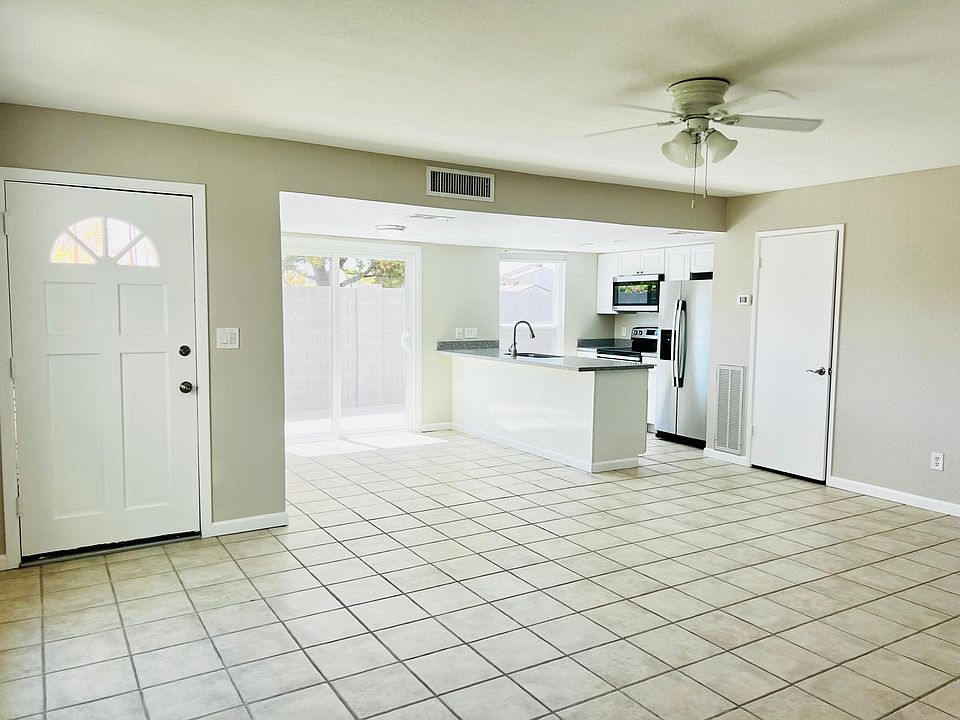 Open Spacious Living Area