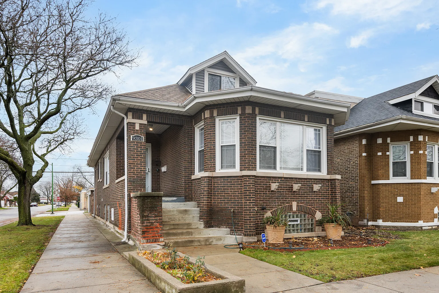 9301 S Racine Ave photo 1