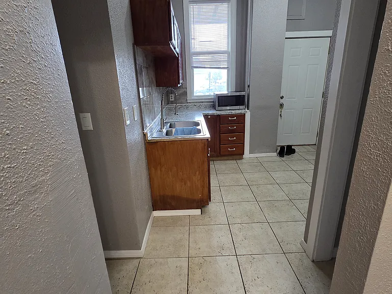 1595 Van Buren Ave #1 — Photo 14