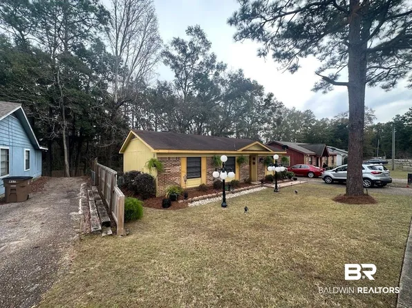 821 Timbers Dr, Mobile, AL 36695