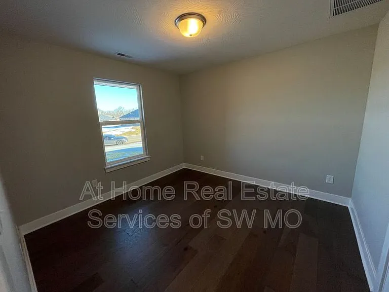 5943 S Iris Ln — Photo 15