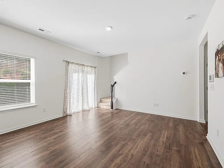 2900 Bogart Ln — Photo 6