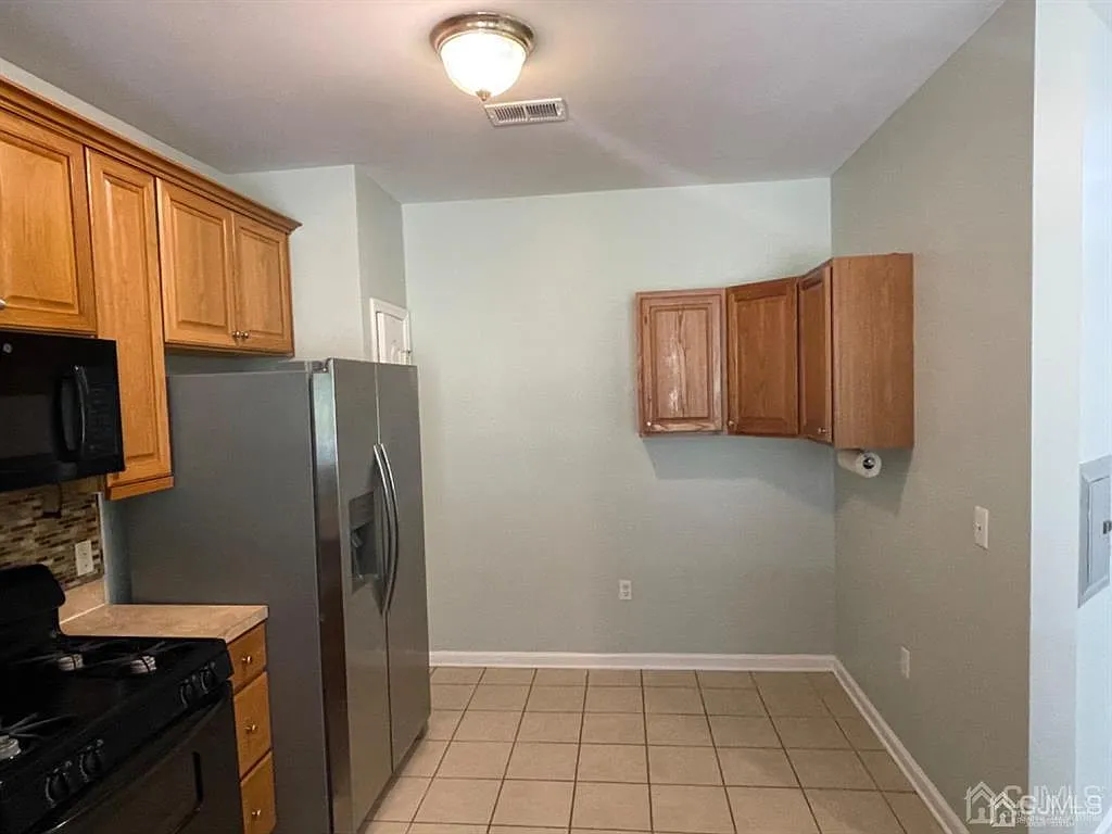 3 bed, 2.0 bath, 1340 sqft, $3,000 — Photo 4