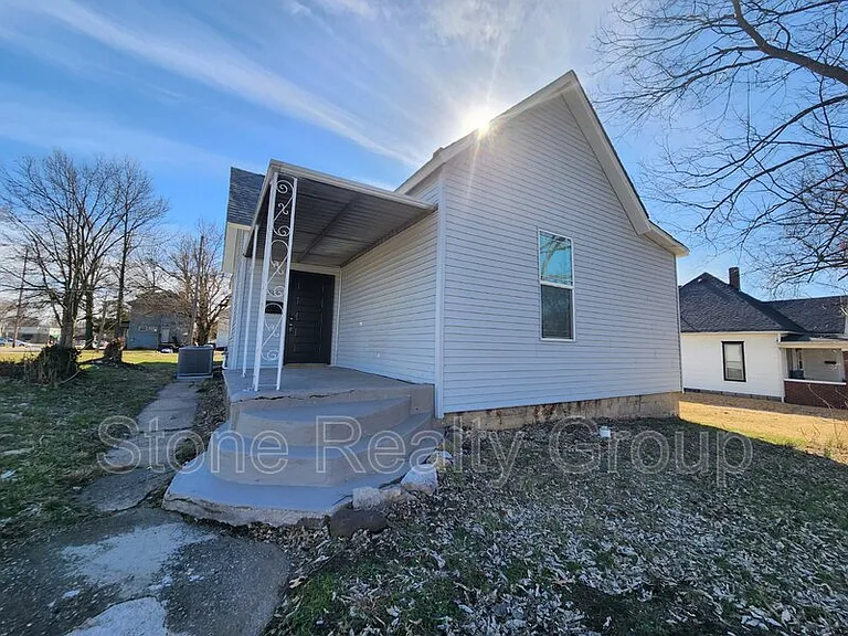 2445 Liberty Ave — Photo 1