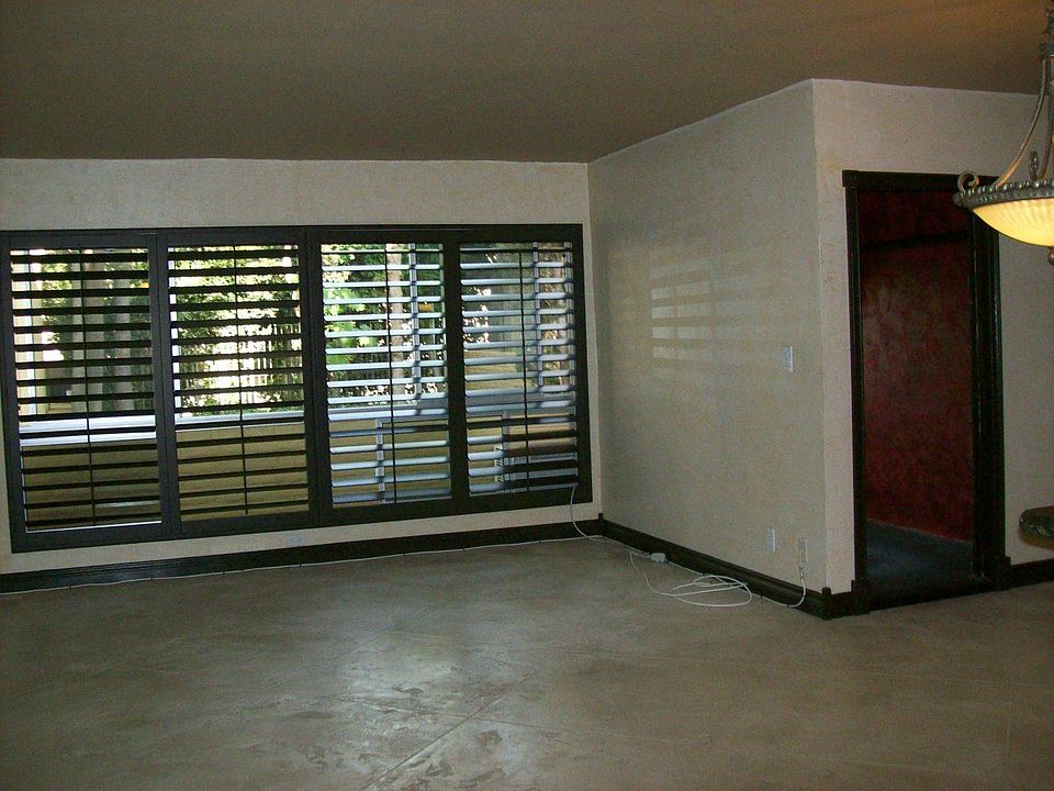 Living Rm w/Attached Office