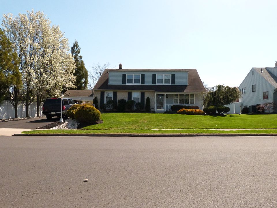 2nd image of 1320 Beverly Rd