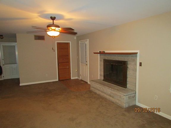 3rd image of 322 Manhattan Dr