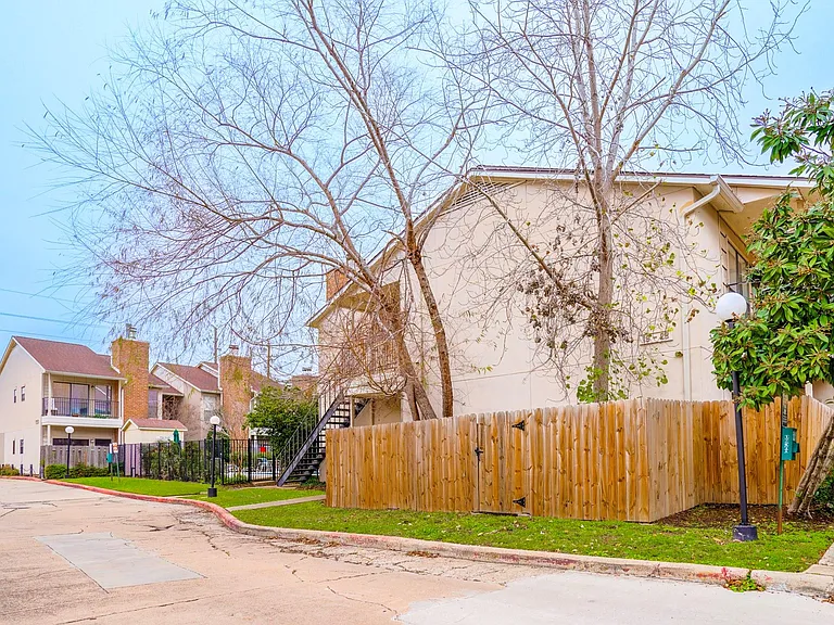 1818 Augusta Dr #27 — Photo 29