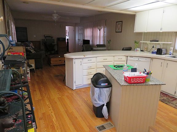 4th image of 150 S Windsor Lot A139