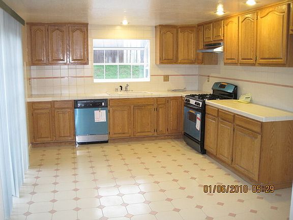 2nd image of 1819 Mission Dr