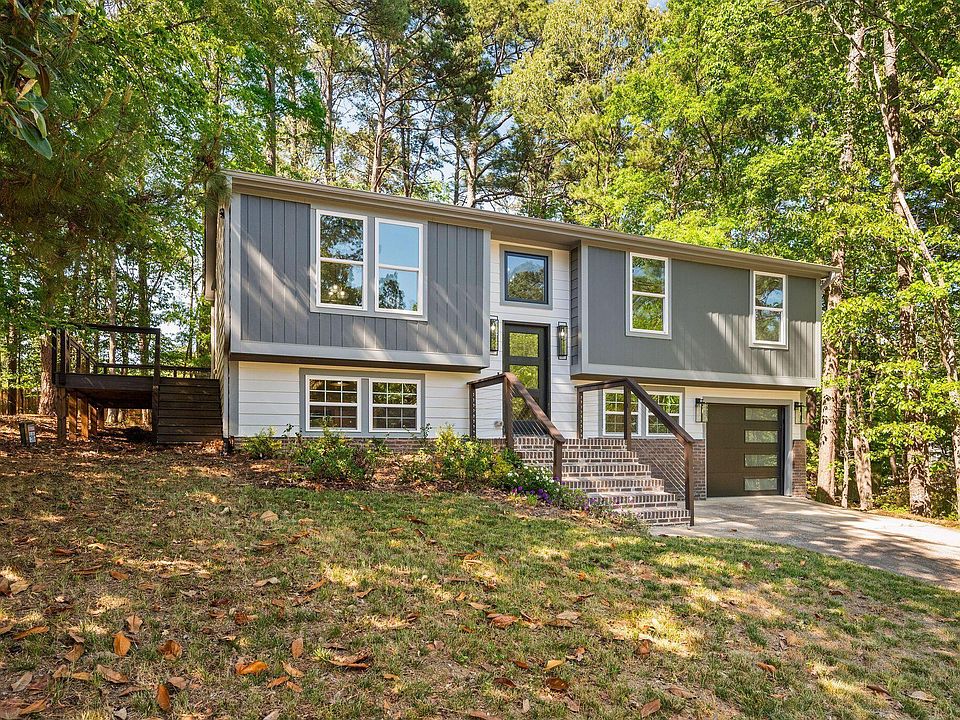 1st image of 313 Crown Oaks Dr