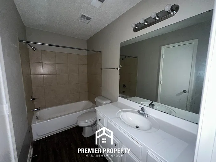 2210 Curbertson Cv — Photo 13