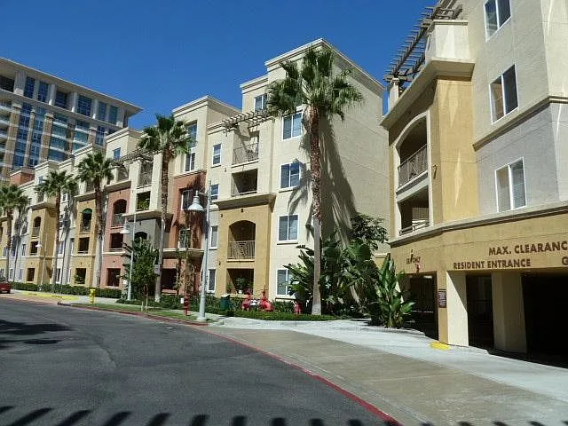 3 bed, 1340 sqft, $3,900 — Photo 2