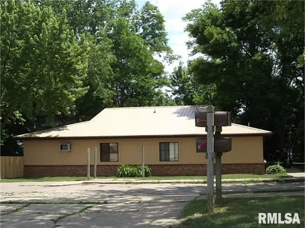 421-435 S 14th St, Le Claire, IA 52753