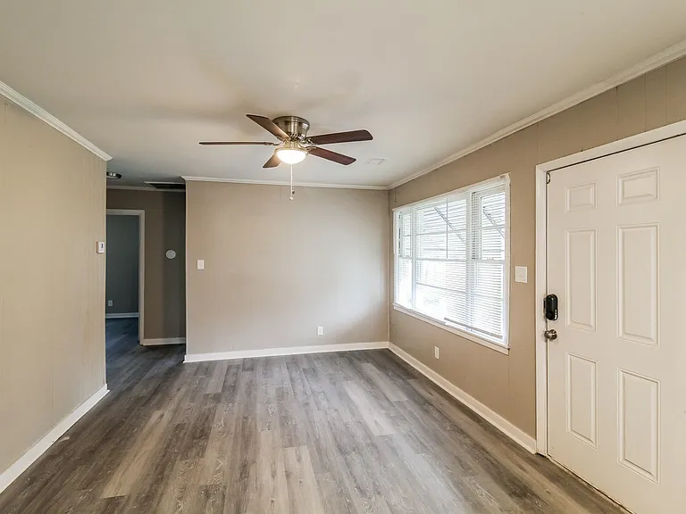 1768740_018_living_room_13601092.jpg