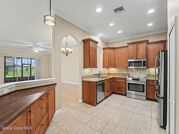3rd image of 1082 Eleuthera Dr NE