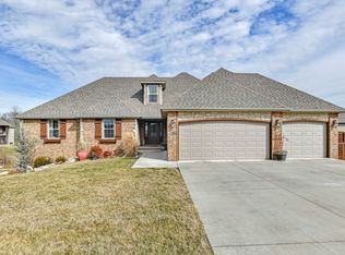 1376 Eastland Ave, Springfield, MO 65802