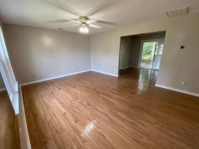 5400 Dorcas St — Photo 9