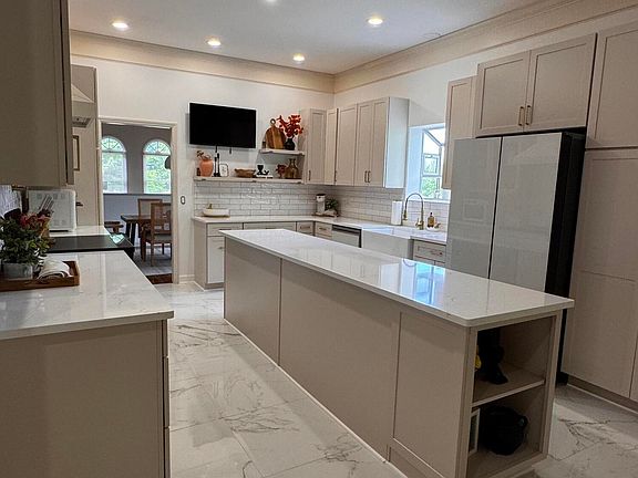 5th image of 205 Woodbriar Dr