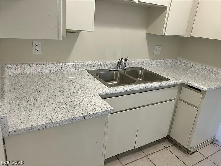 615 S Royal Crest Cir #10 — Photo 7