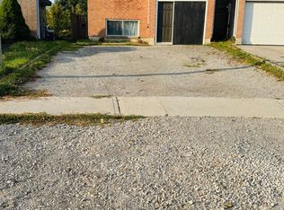 1448 Outlet Dr #2, Oshawa, ON L1J 7Z5