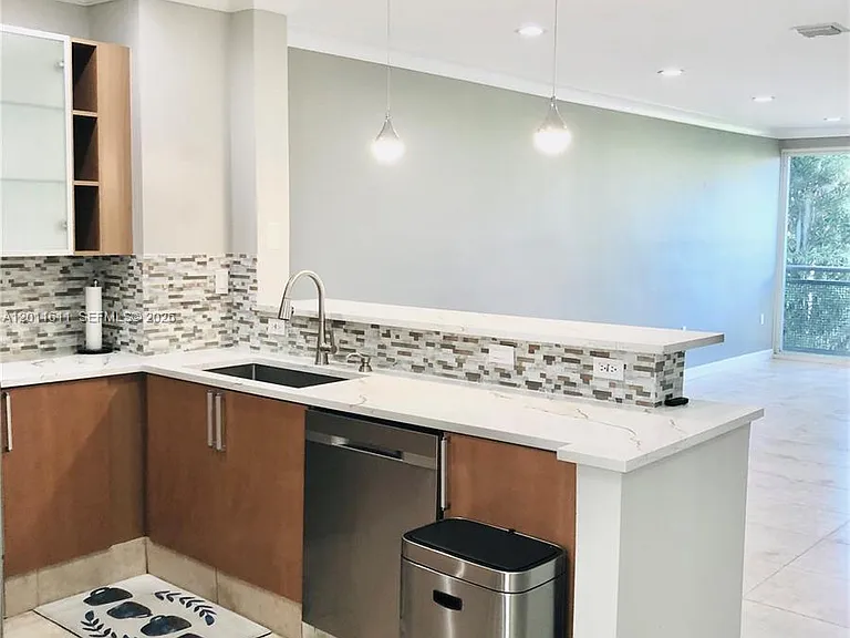 822 NE 19th Ave — Photo 17