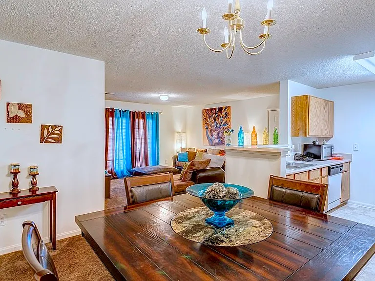 Miller Town Apartments — Photo 11