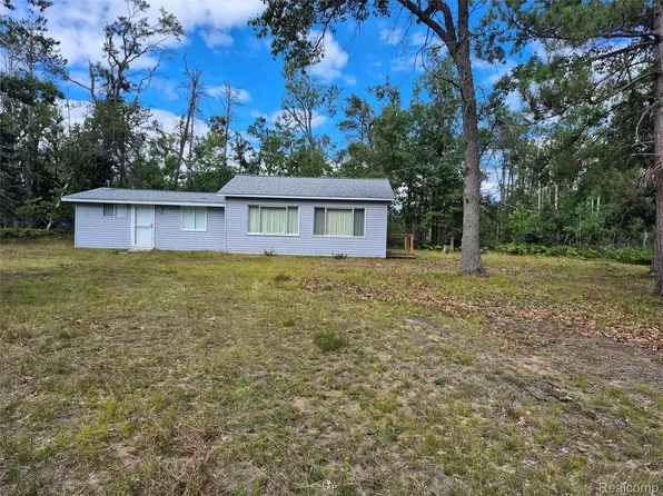 11864 Spikehorn Rd, Johannesburg, MI 49751