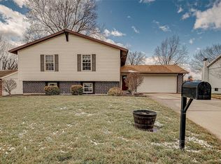 1507 Shadow Ln, Saint Charles, MO