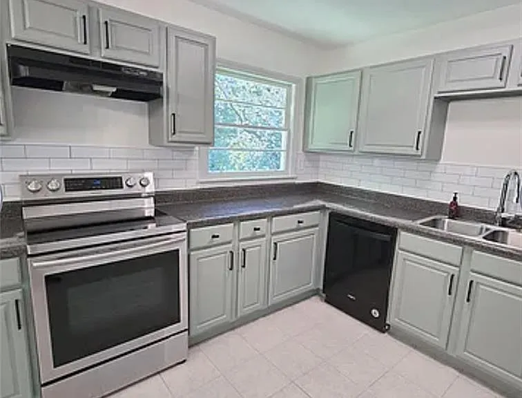 2863 Catalina Dr — Photo 5