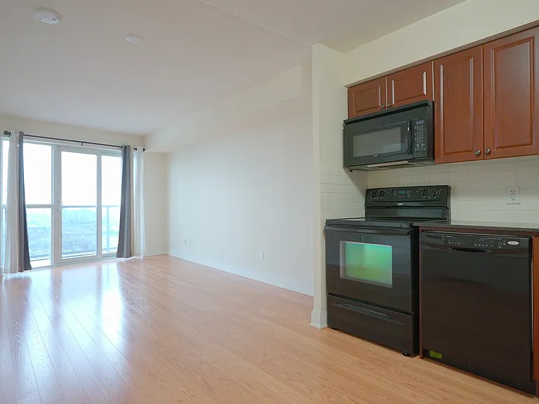 135 Village Green Sq #3925 — Photo 6