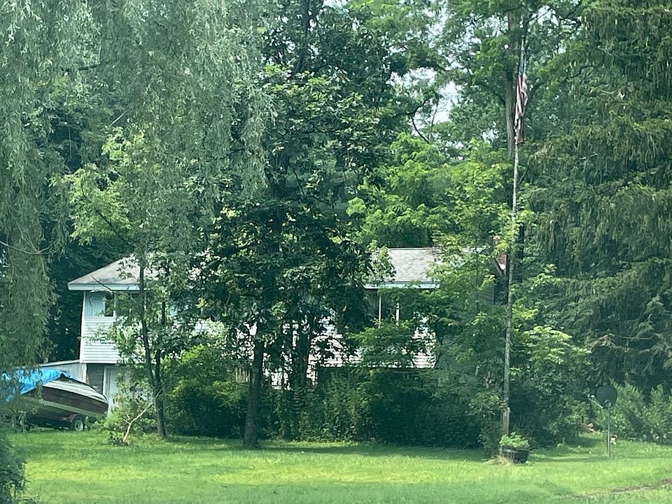 2nd image of 901 Randall Rd