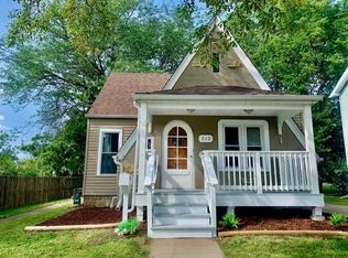 712 Mountain St, Aurora, IL 60505