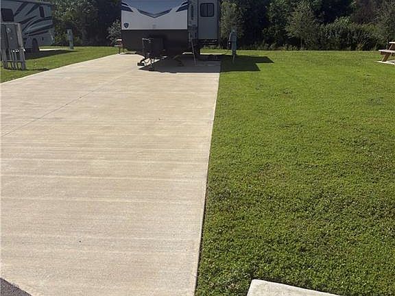 2nd image of 242 Horizon RD