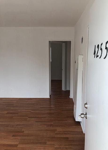 1st image of 425 1/2 E 5th St