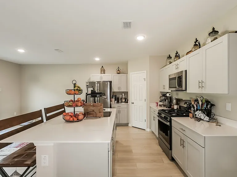 5548 Summer Sunset Dr — Photo 10