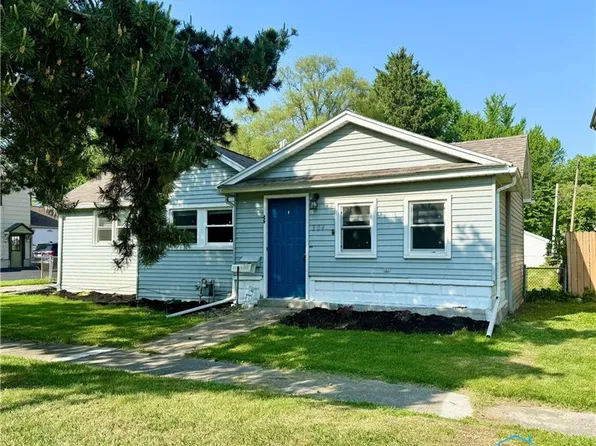 304 Lincoln Ave, Swanton, OH 43558