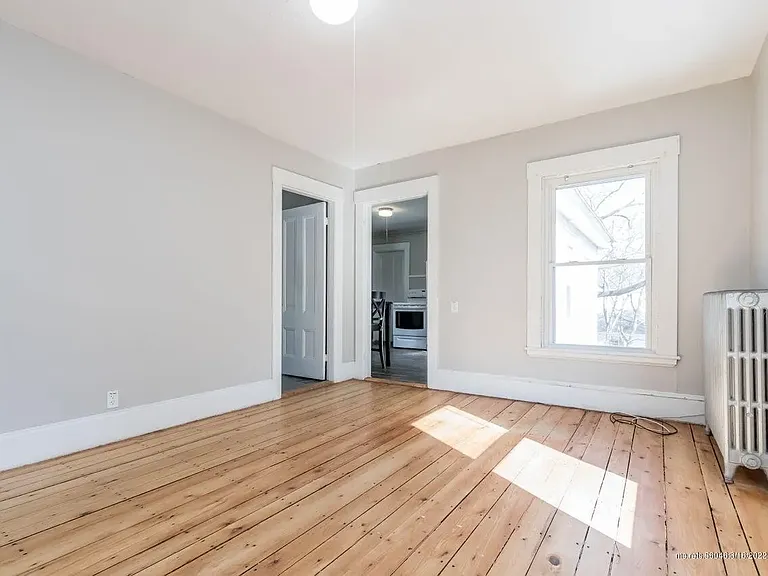 24 Lamb St #B — Photo 9