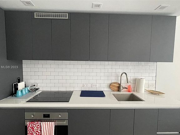 4th image of 227 NE 2nd St #1901